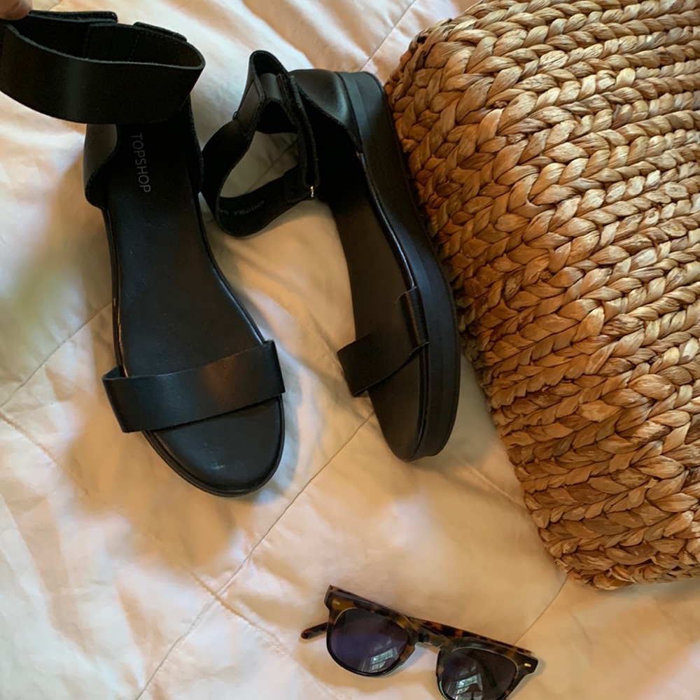 ✨ SOLD ✨ TOPSHOP platform sandals